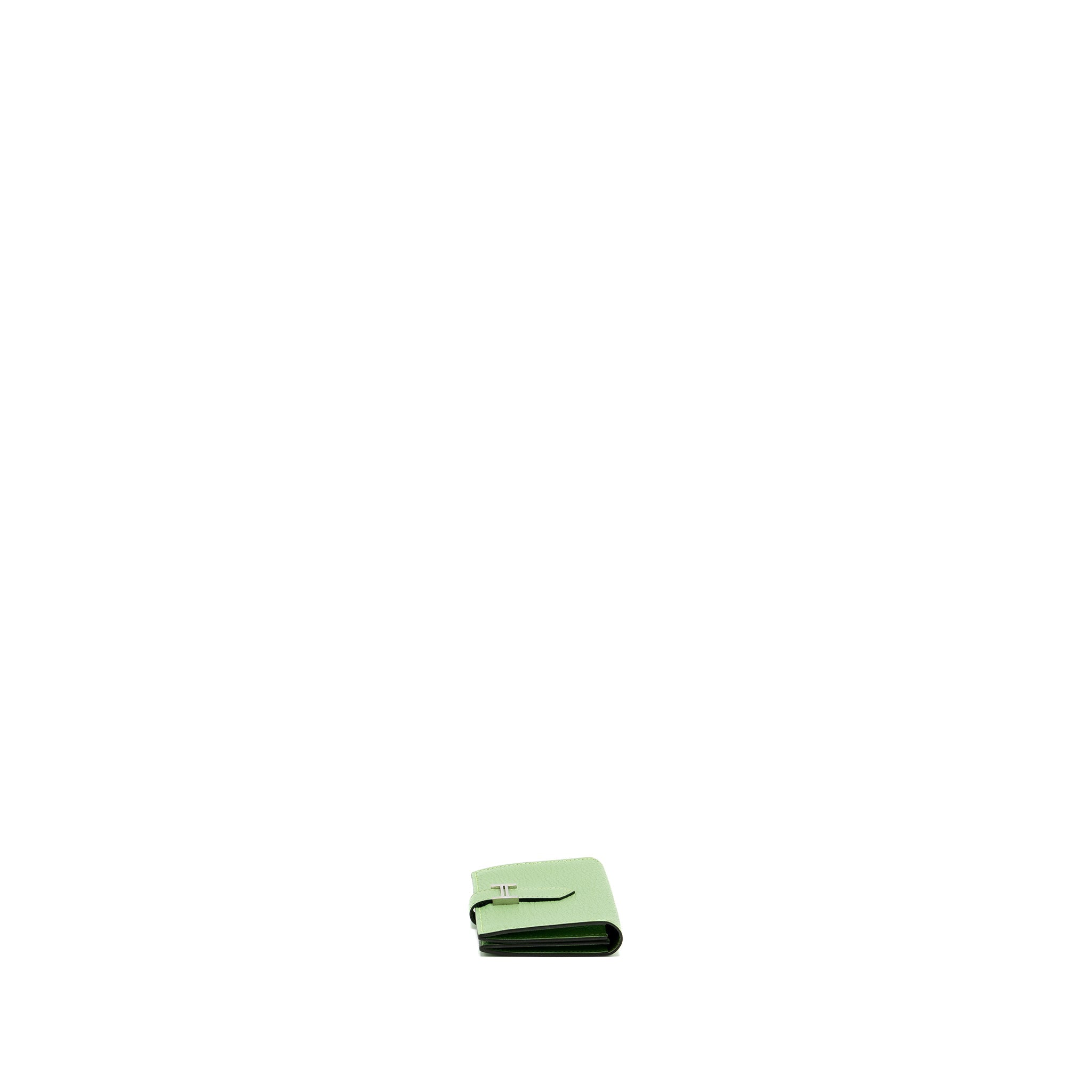 hermes-bearn-compact-wallet-chevre-mysore-vert-criquet-shw-stamp-y