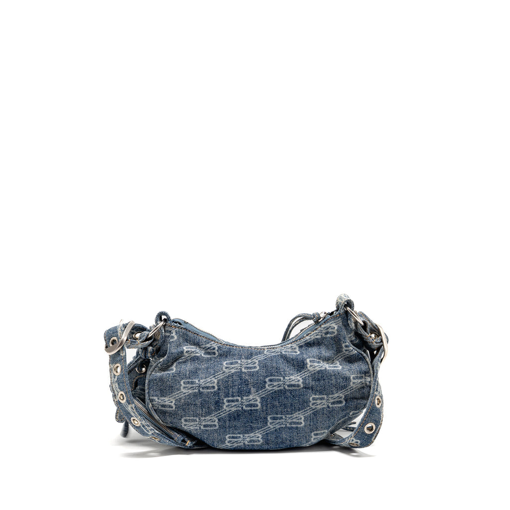 balenciaga-le-cagole-xs-shoulder-bag-bb-monogram-denim-light-blue-shw