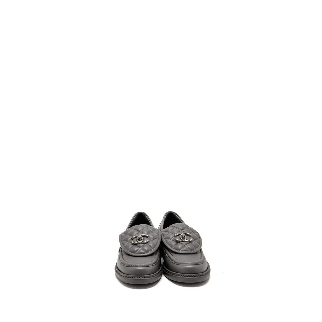 chanel-size-39-cc-turnlock-loafers-quilted-leather-grey-shw-copy