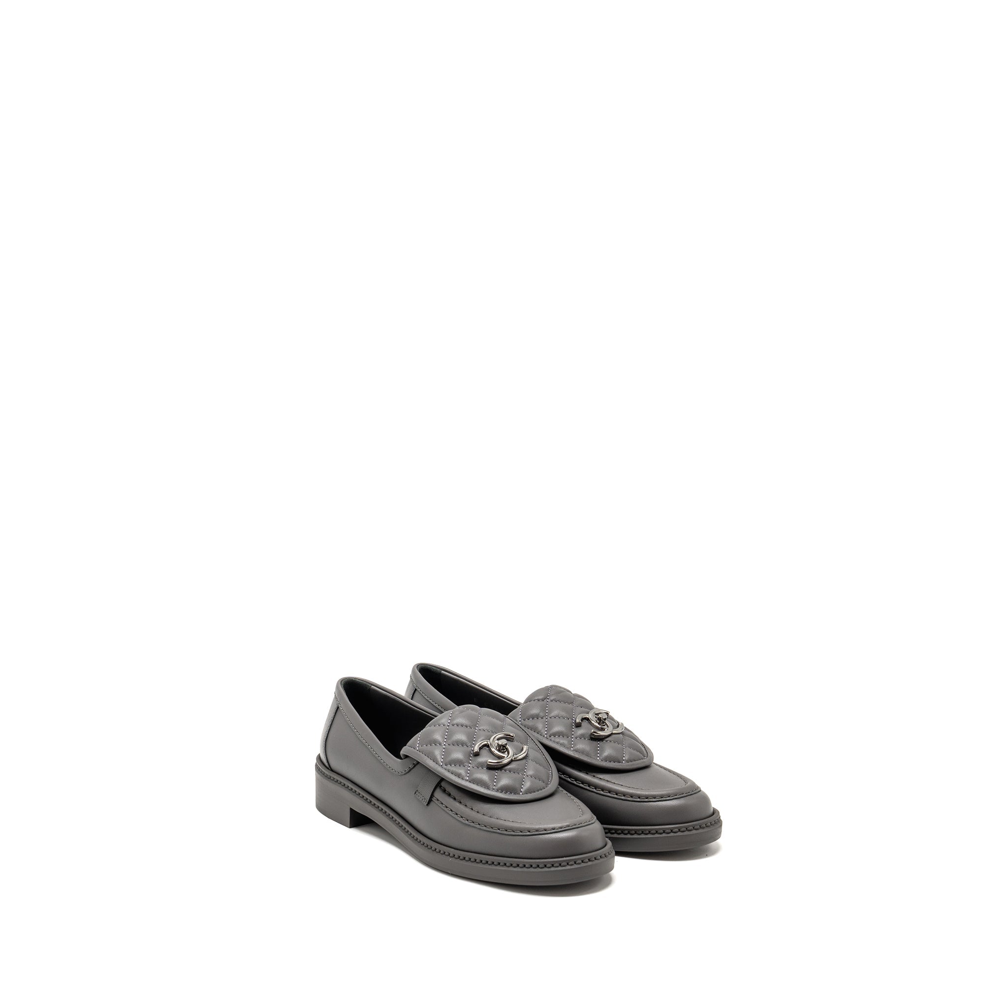 chanel-size-39-cc-turnlock-loafers-quilted-leather-grey-shw-copy