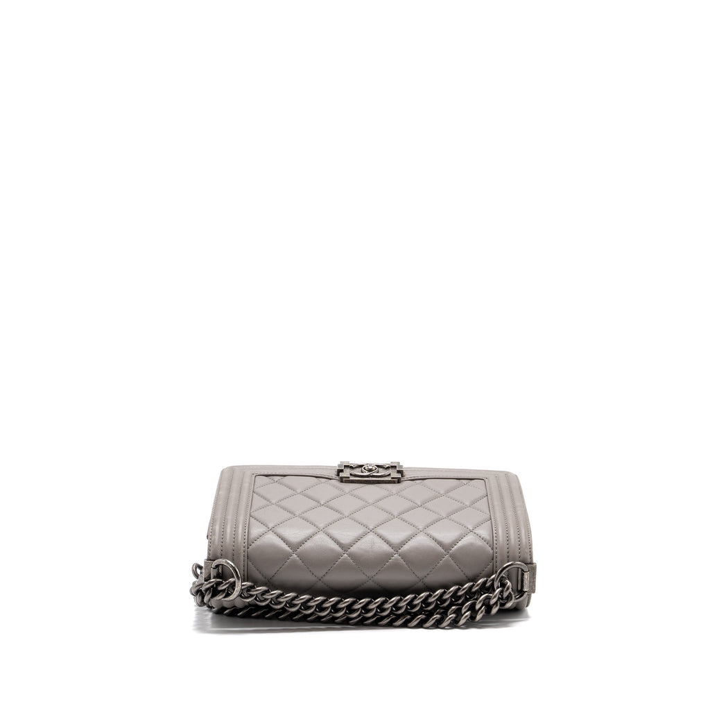 chanel-medium-boy-bag-calfskin-blue-ghw