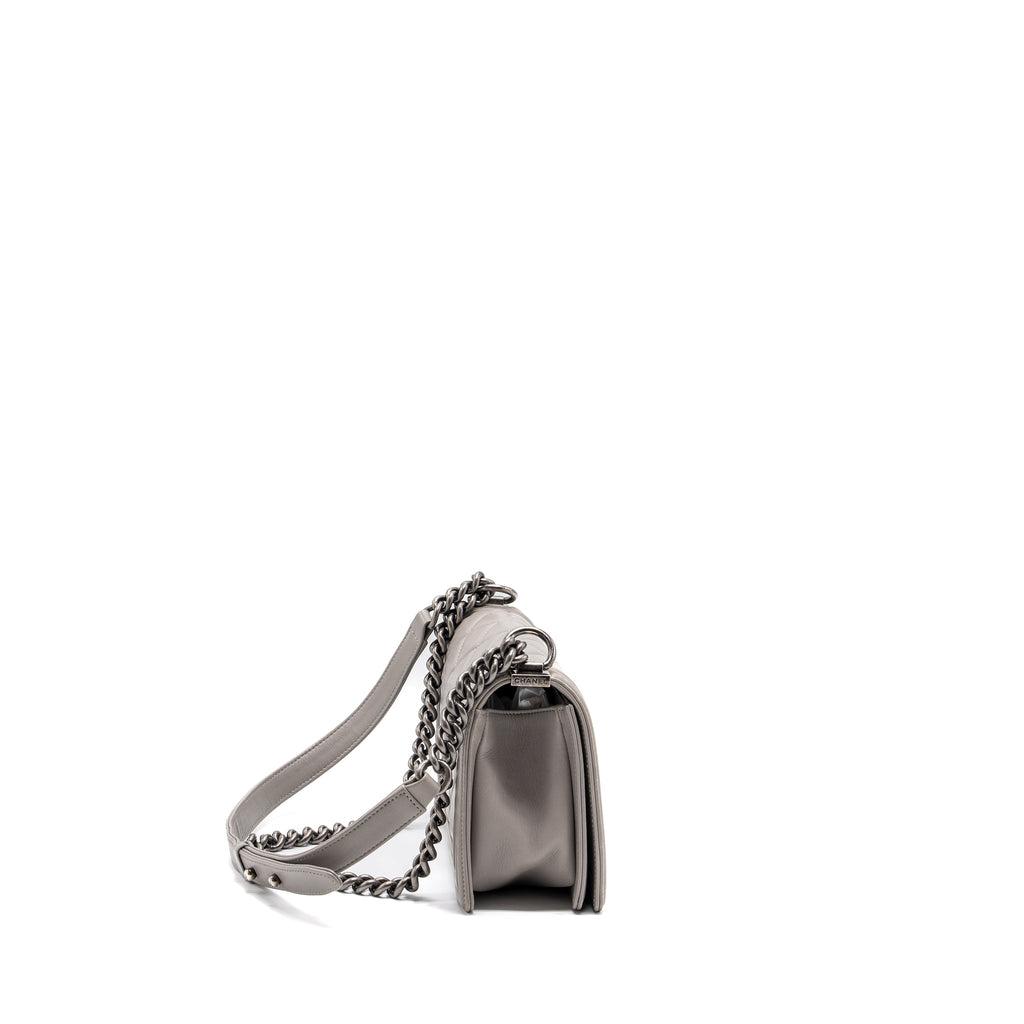 chanel-medium-boy-bag-calfskin-blue-ghw
