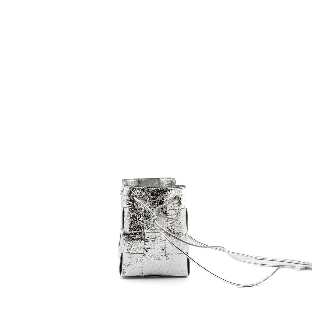 bottega-veneta-small-cassette-cross-body-bucket-calfskin-silver-shw
