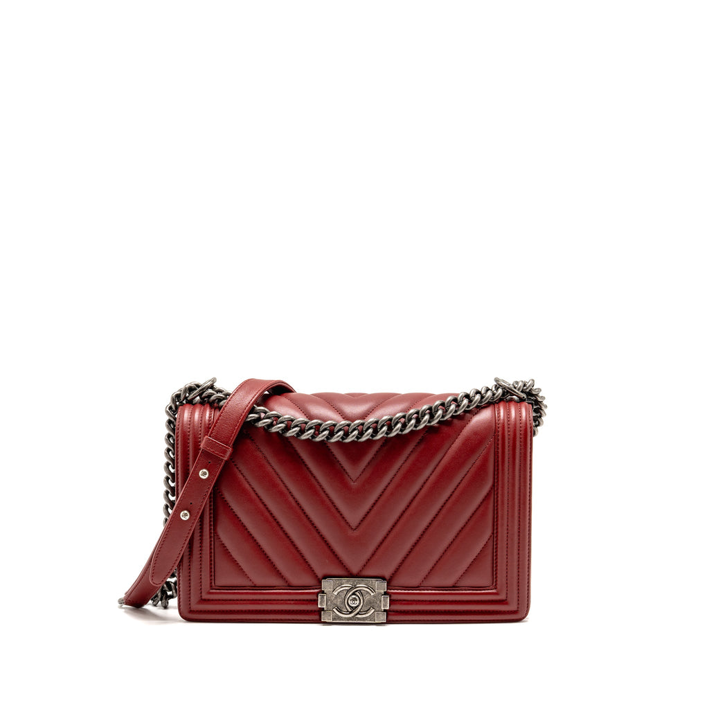 chanel-chevron-new-medium-boy-bag-calfskin-red-ruthenium-hardware
