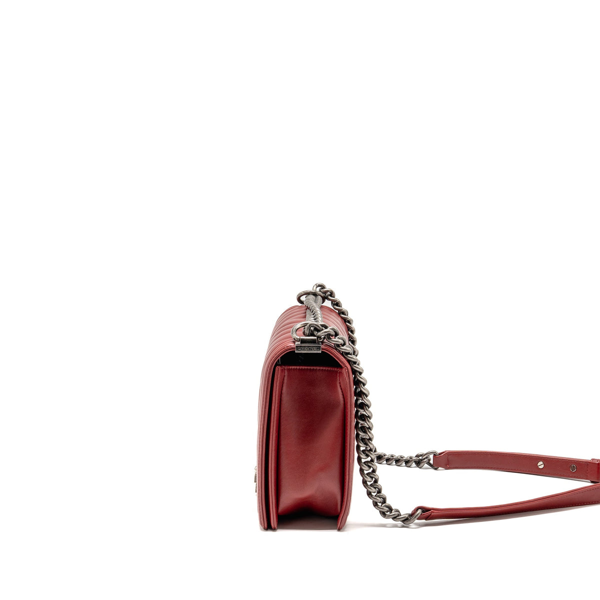 chanel-chevron-new-medium-boy-bag-calfskin-red-ruthenium-hardware
