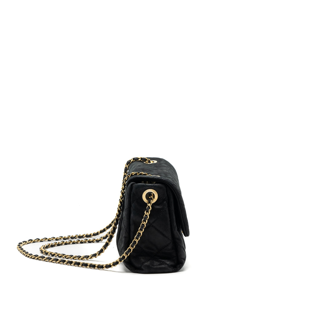 chanel-quilted-seasonal-flap-bag-calfskin-iridescent-black-with-ghw