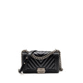 chanel-chevron-medium-bag-calfskin-black-ruthenium-shw