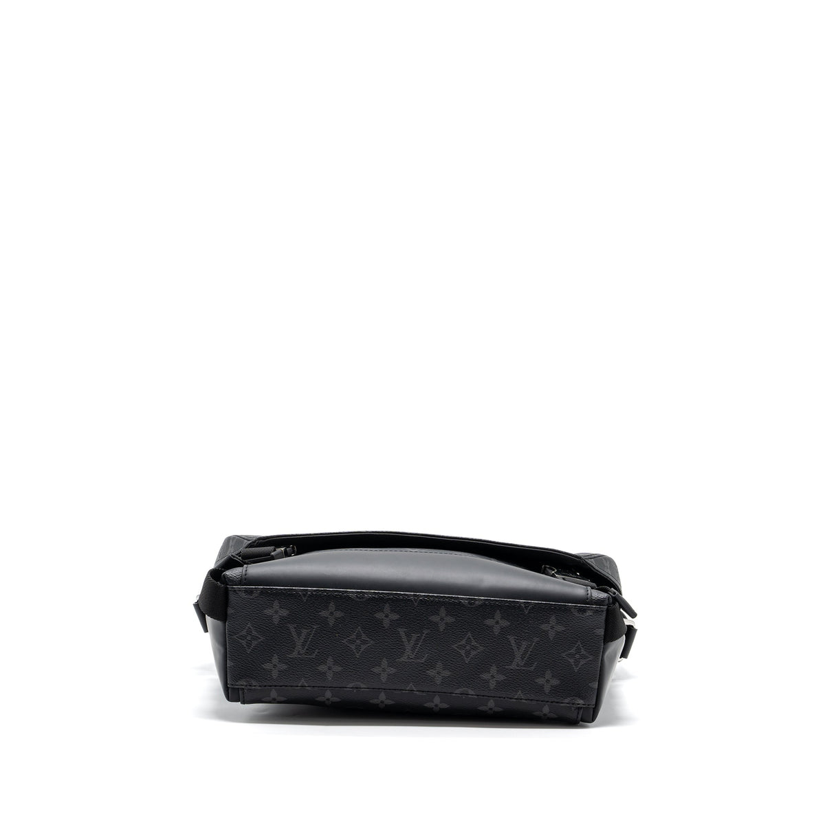 louis-vuitton-messenger-pm-voyoger-monogram-eclipse-canvas-shw