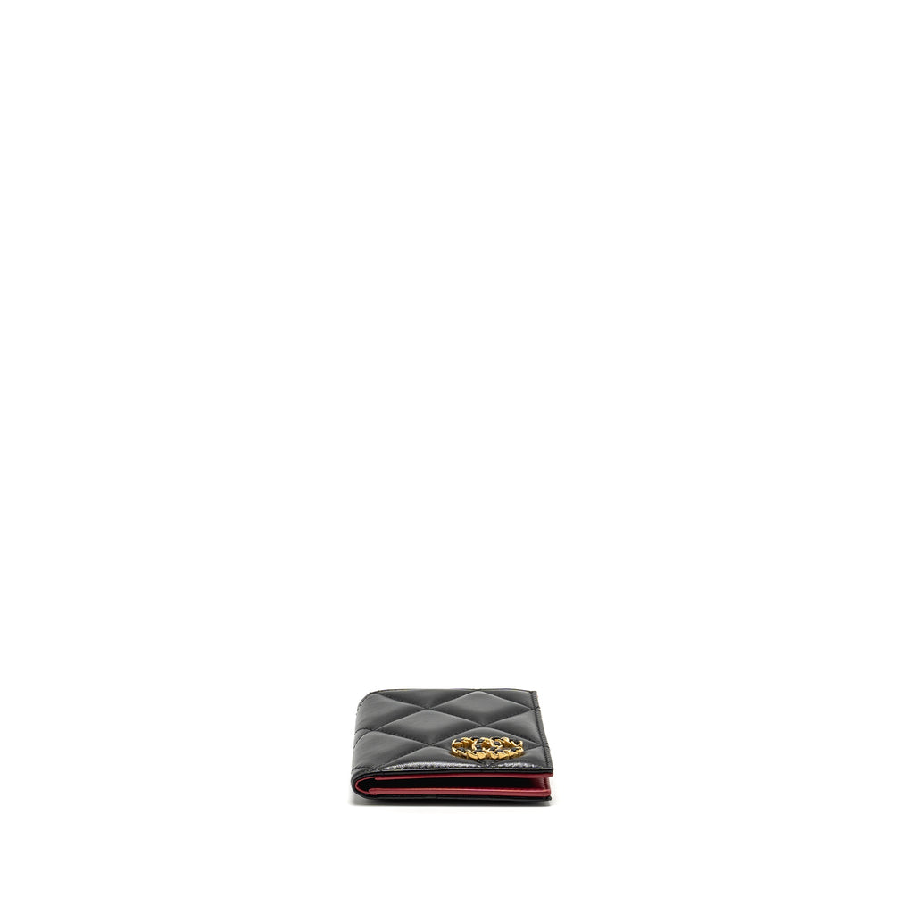 chanel-19-passport-holder-lambskin-black-ghwmicrochip