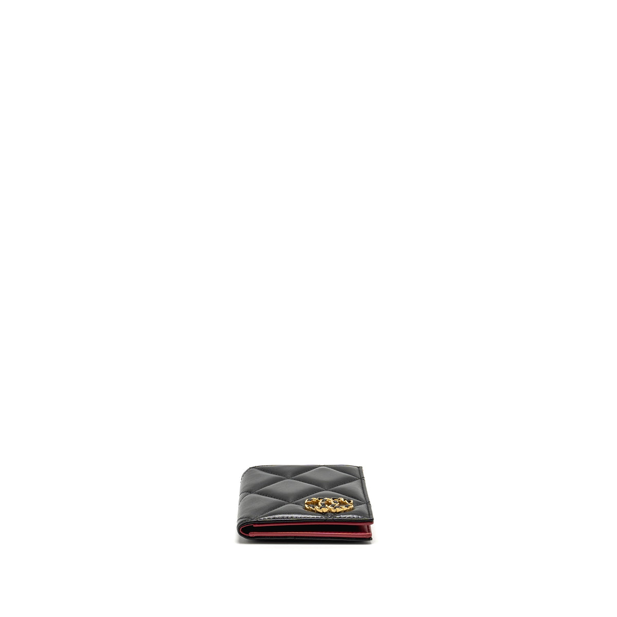 chanel-19-passport-holder-lambskin-black-ghwmicrochip