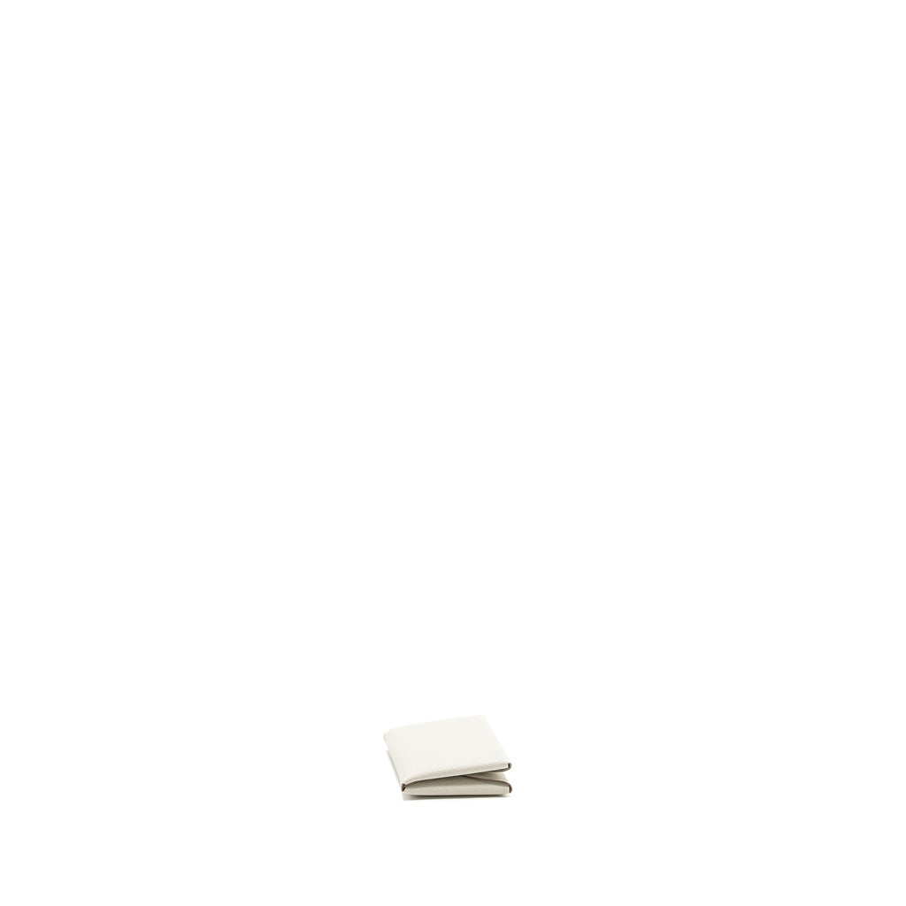 hermes-calvin-duo-card-holder-evercolor-gris-pale-shw-stamp-b