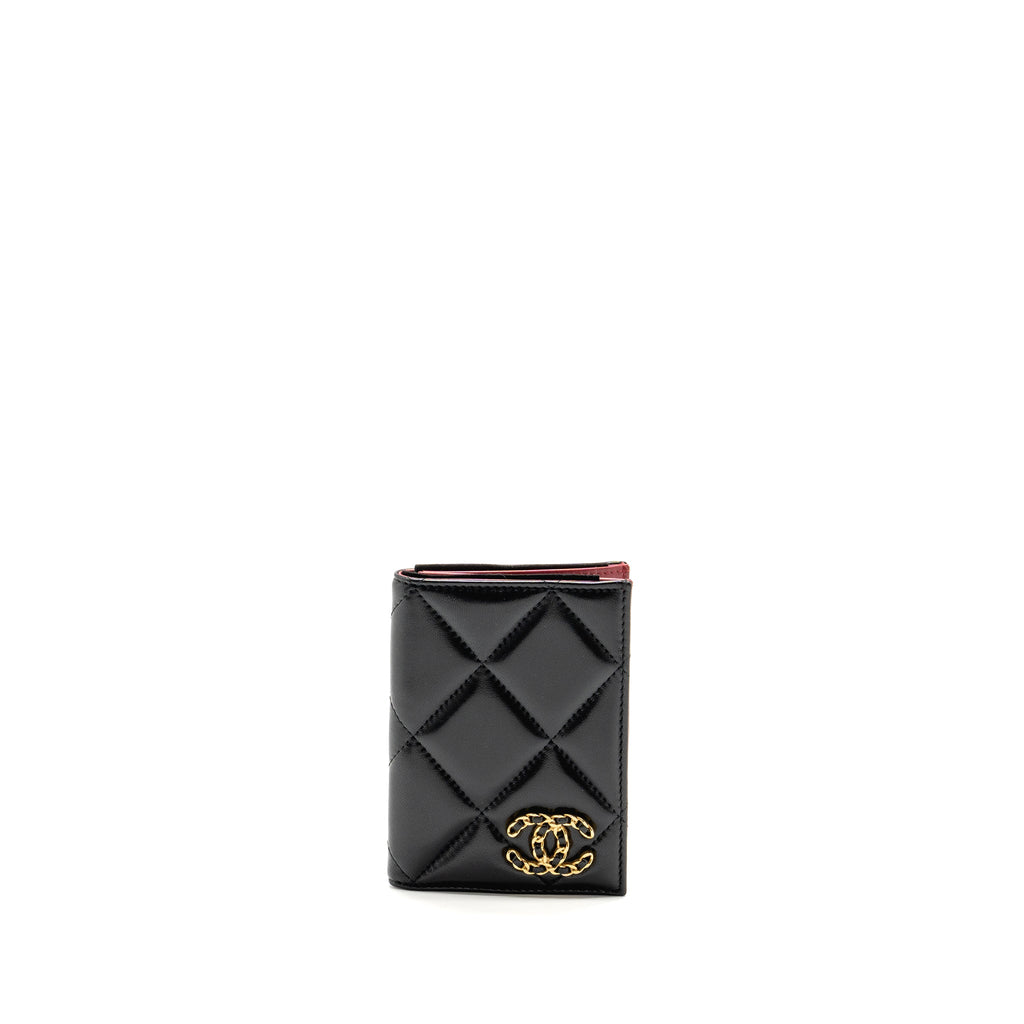 chanel-19-passport-holder-lambskin-black-ghwmicrochip