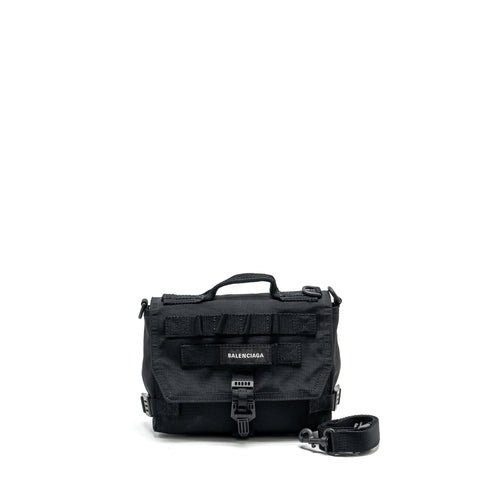 balenciaga-army-messenger-bag-black-recycled-nylon-black