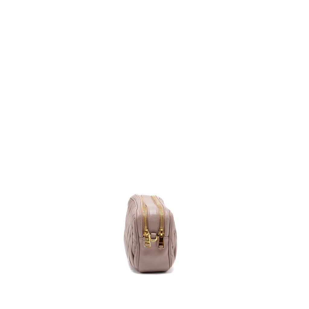 miu-miu-camera-crossbody-bag-nappa-leather-dusty-pink-ghw