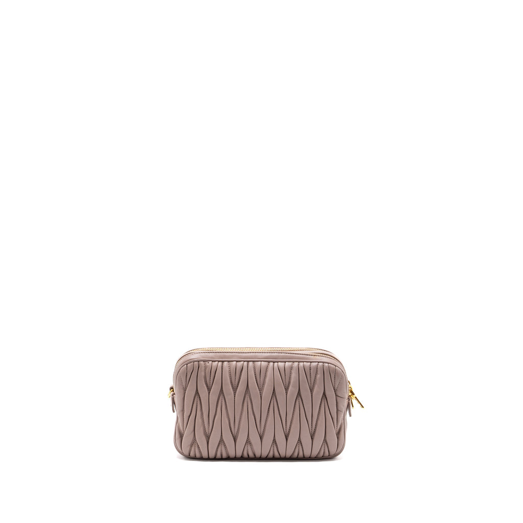 miu-miu-camera-crossbody-bag-nappa-leather-dusty-pink-ghw