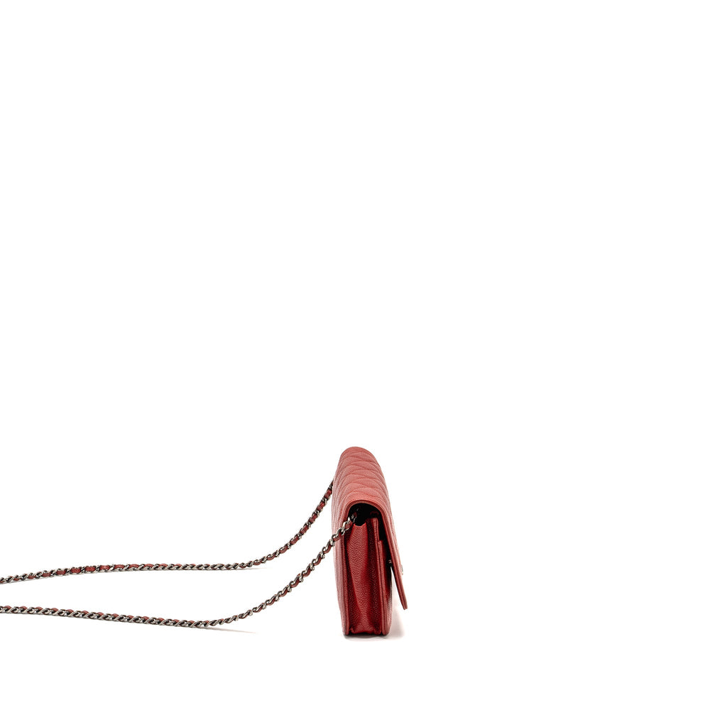 chanel-boy-wallet-on-chain-caviar-red-ruthenium-silver-hardware