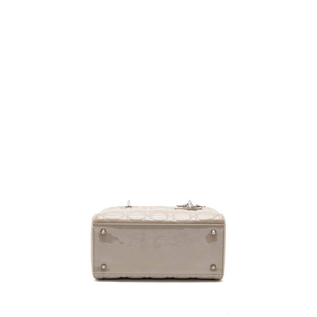 dior-medium-lady-dior-patent-leather-light-grey-shw