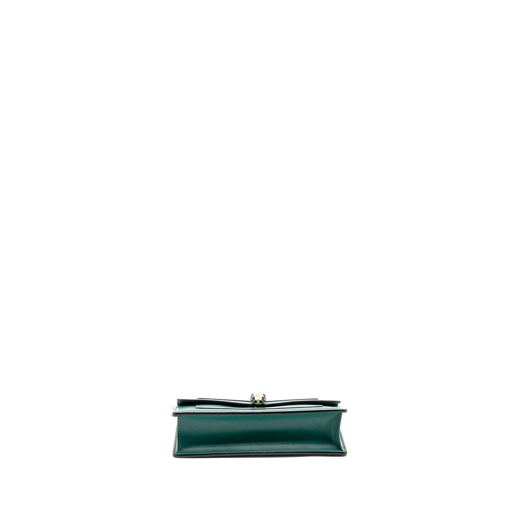 bvlgari-serpenti-forever-wallet-on-chain-calfskin-green-lghw