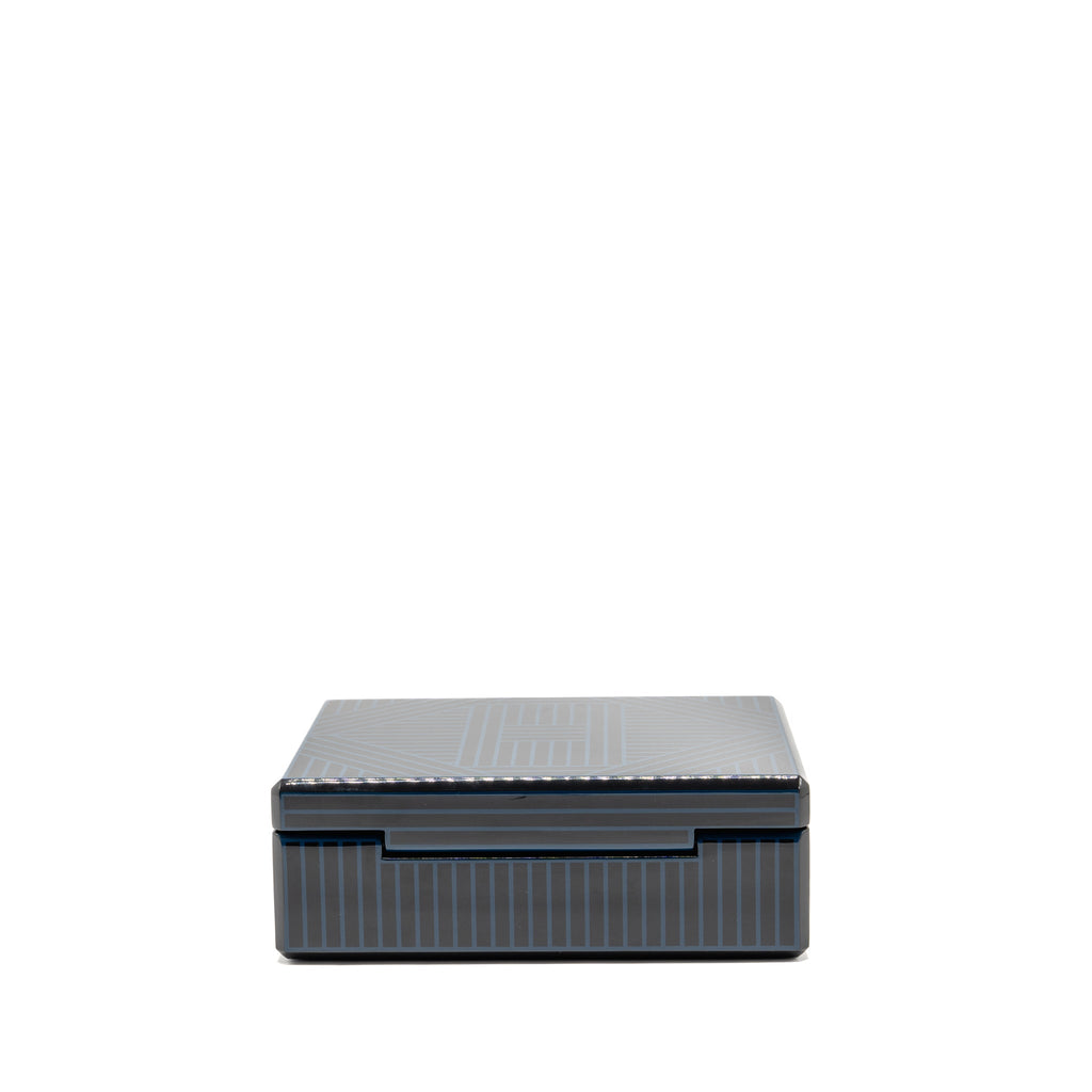 hermes-facettes-lion-watch-box-lacquered-wood-with-laser-engraving-velvet-lambskin-blue-ocean