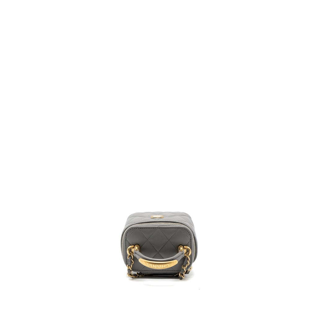 chanel-top-handle-mini-vanity-case-lambskin-light-grey-ghwmicrochip