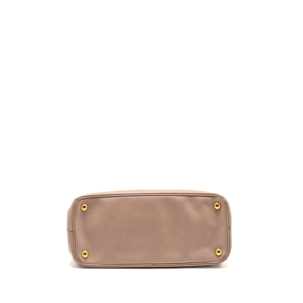 prada-saffiano-tote-bag-light-pink-ghw