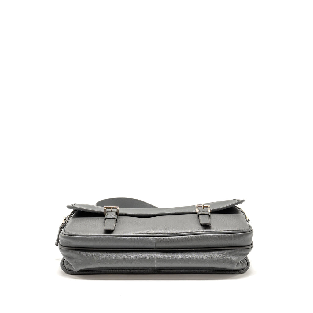 prada-flap-messanger-bag-caviar-grey-shw