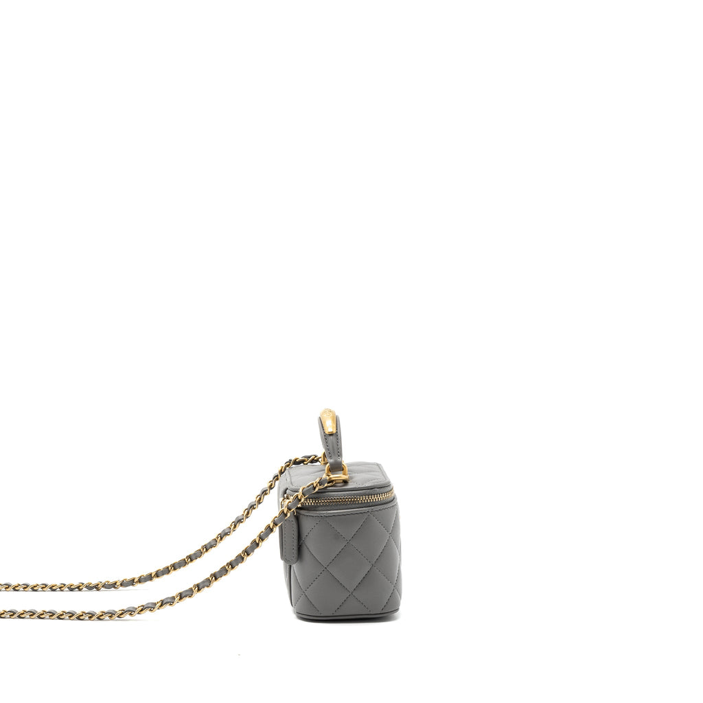 chanel-top-handle-mini-vanity-case-lambskin-light-grey-ghwmicrochip