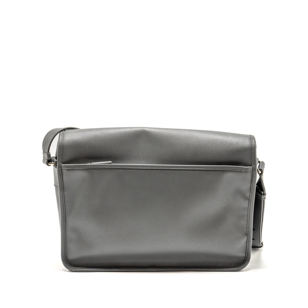 prada-flap-messanger-bag-caviar-grey-shw