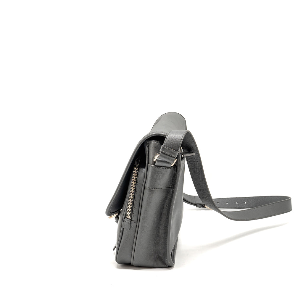 prada-flap-messanger-bag-caviar-grey-shw