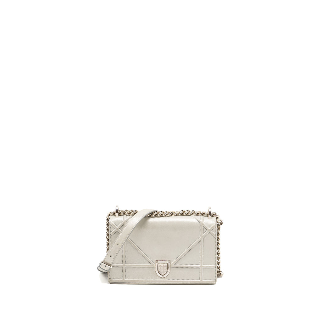 dior-small-diorama-leather-iridescent-perle-grey-shw