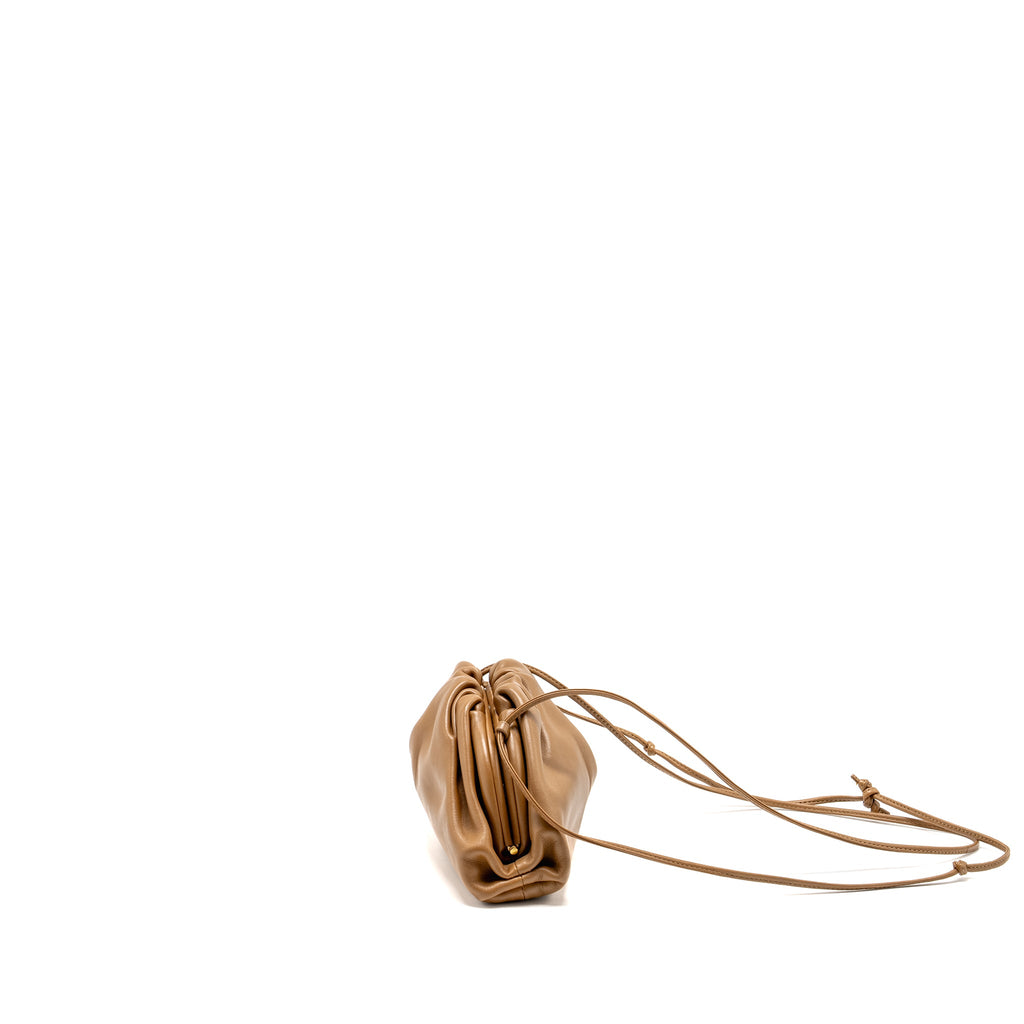 bottega-veneta-mini-the-pouch-smooth-calfskin-caramel-ghw