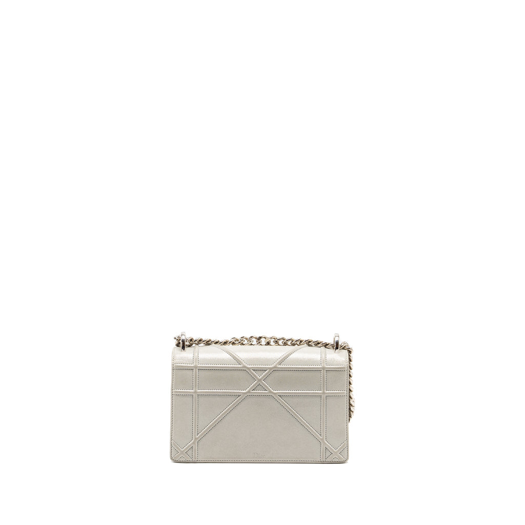 dior-small-diorama-leather-iridescent-perle-grey-shw