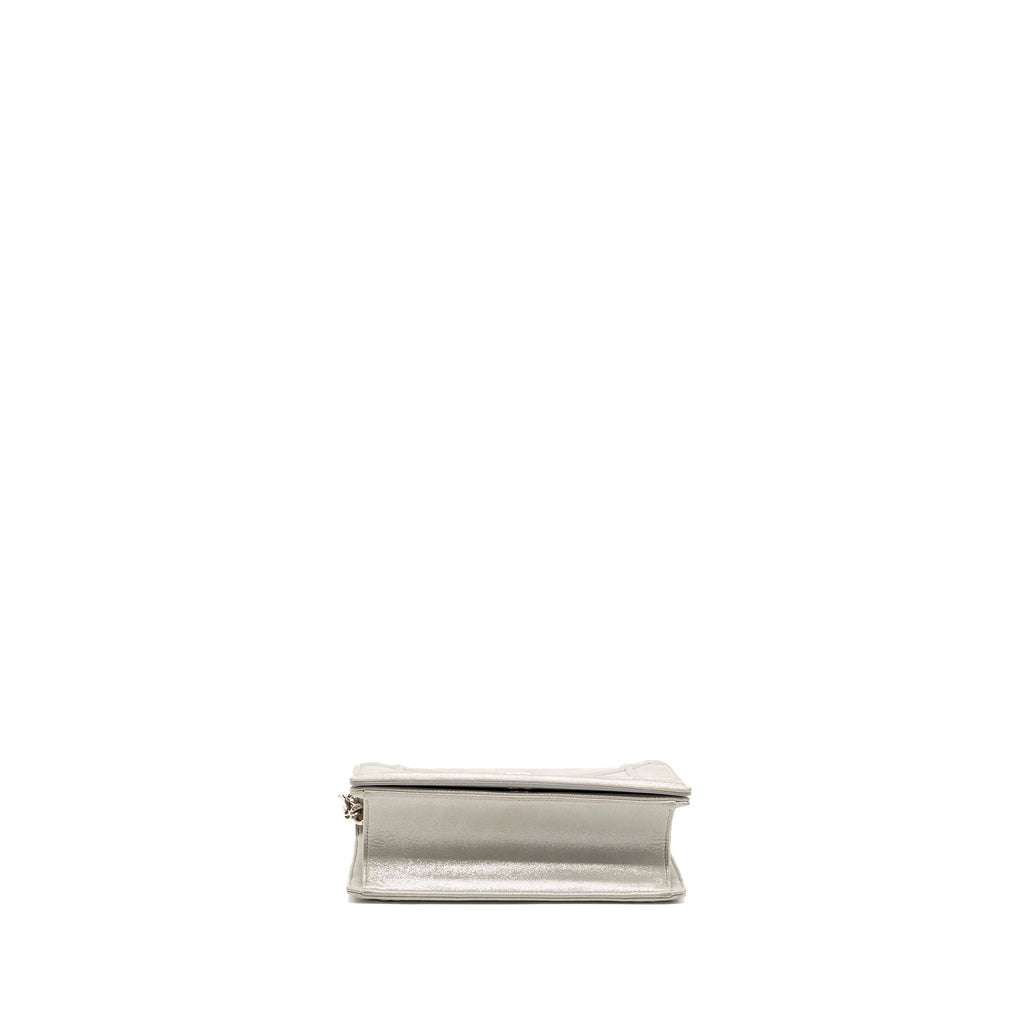 dior-small-diorama-leather-iridescent-perle-grey-shw