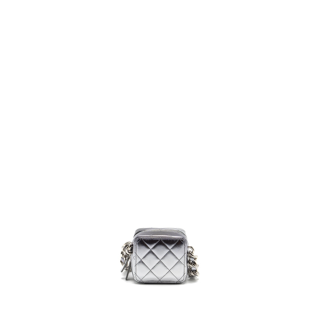 chanel-22c-coco-punk-purse-with-giant-chain-lambskin-metallic-silver-black-shw