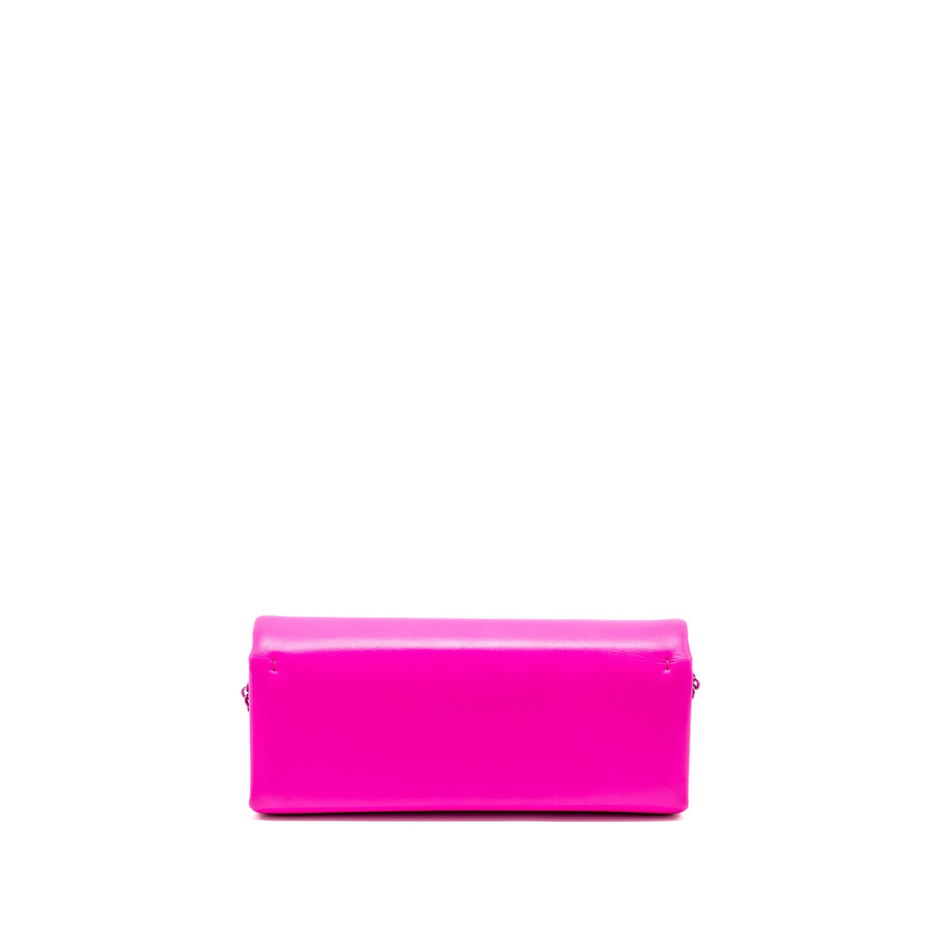 valentino-garavani-one-stud-clutch-bag-nappa-leather-pink-with-pink-hardware