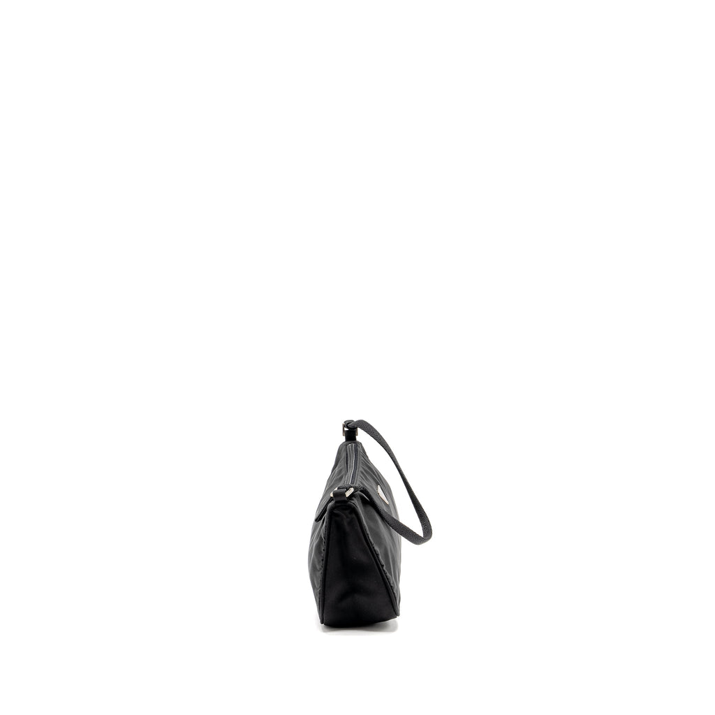 prada-vintage-tessuto-pochette-nylon-black-shw