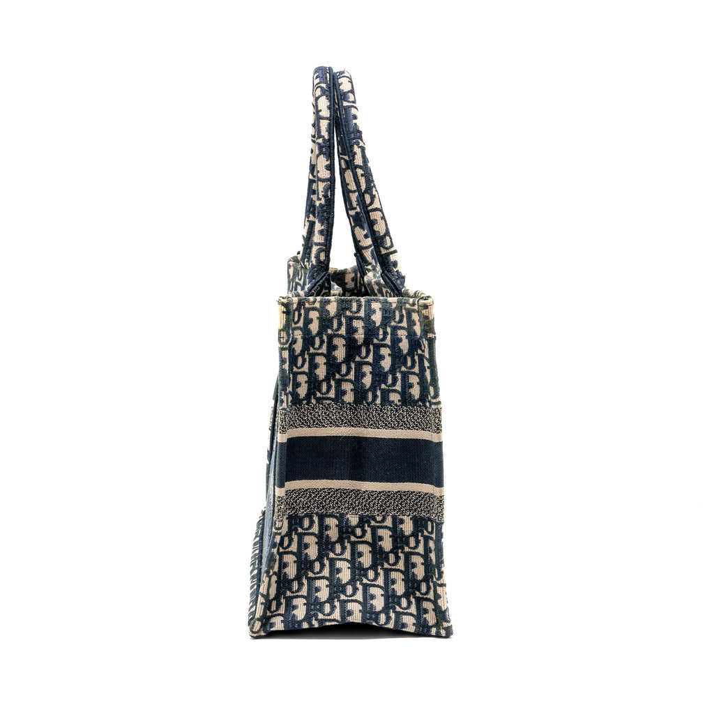 dior-medium-book-tote-dior-oblique-embroidery-blue-1