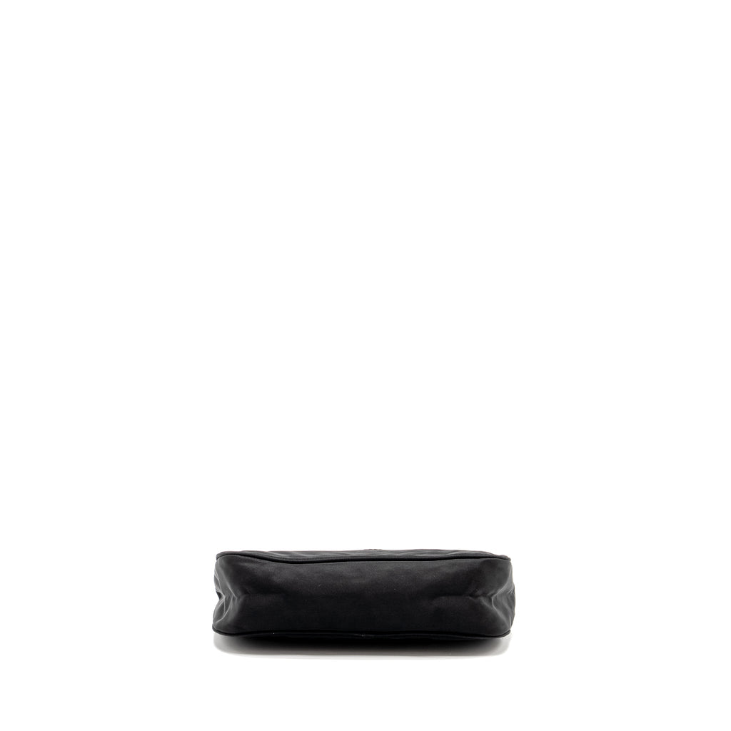 prada-vintage-tessuto-pochette-nylon-black-shw