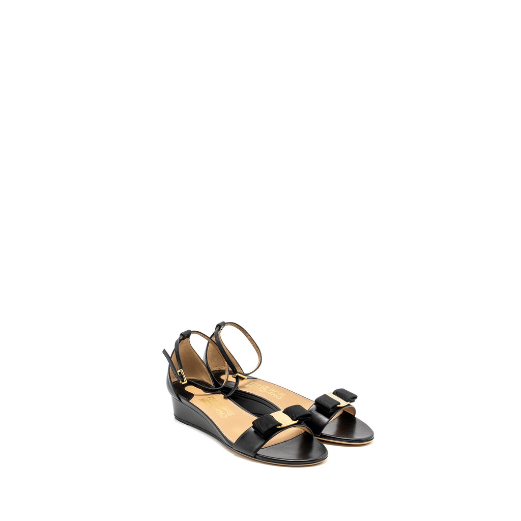 salvatore-ferragamo-size-8-5-margot-vara-bow-sandals-black-lghw-1