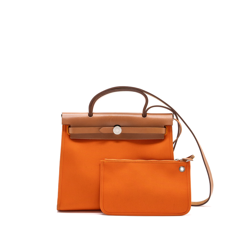 hermes-herbag-31-zip-bag-cancas-hunter-orange-shw-stamp-square-r