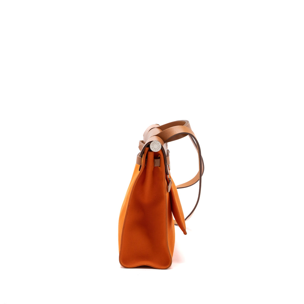 hermes-herbag-31-zip-bag-cancas-hunter-orange-shw-stamp-square-r