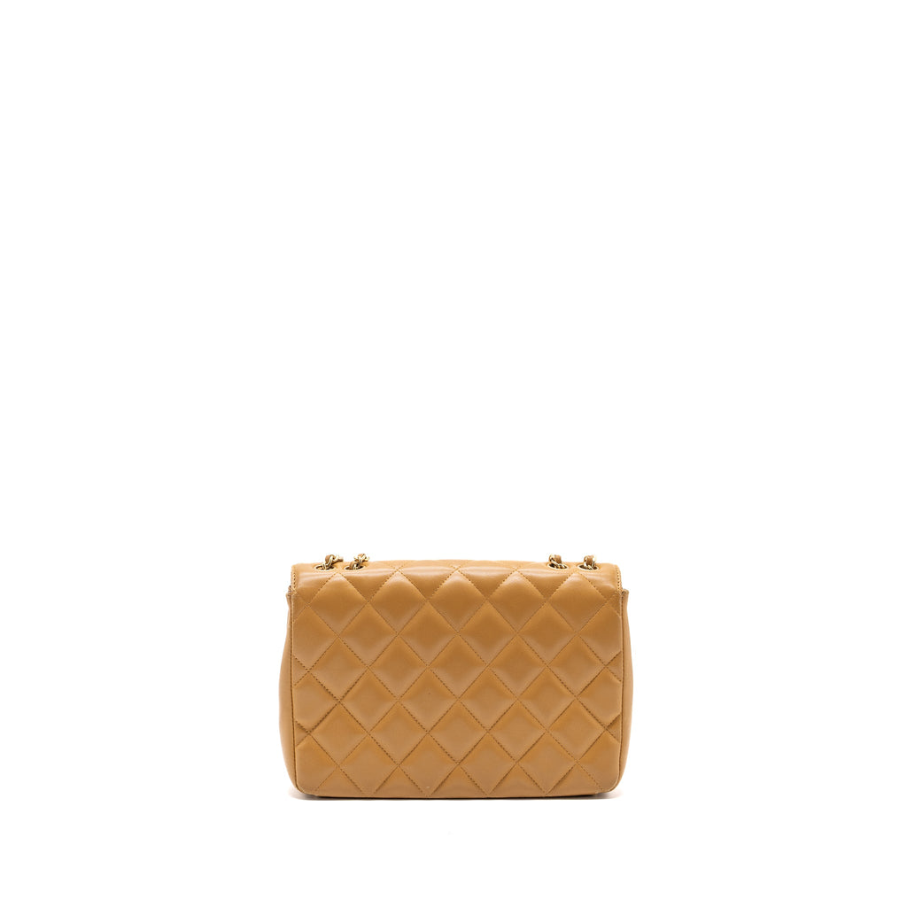 chanel-quilted-flap-bag-lambskin-beige-ghw