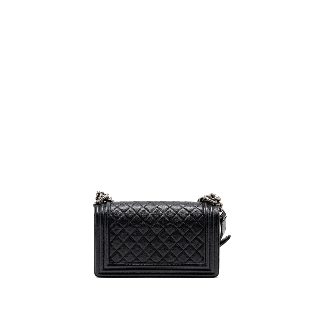 chanel-medium-boy-bag-caviar-black-ruthenium-hardware