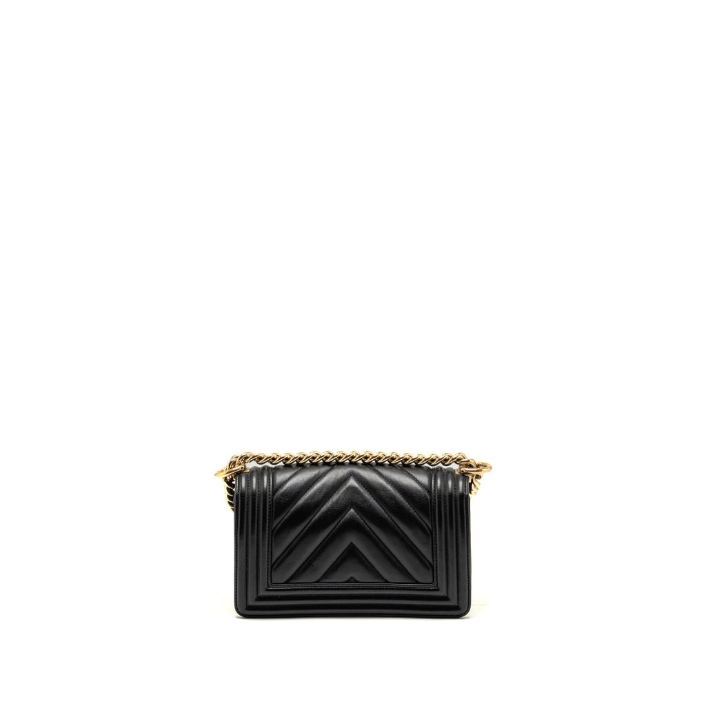 chanel-small-chevron-boy-bag-lambskin-black-lghw