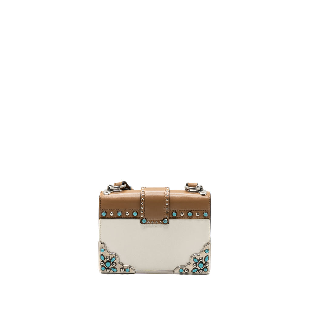 prada-cahier-embellished-two-tone-leather-shoulder-bag-white-caramel-shw