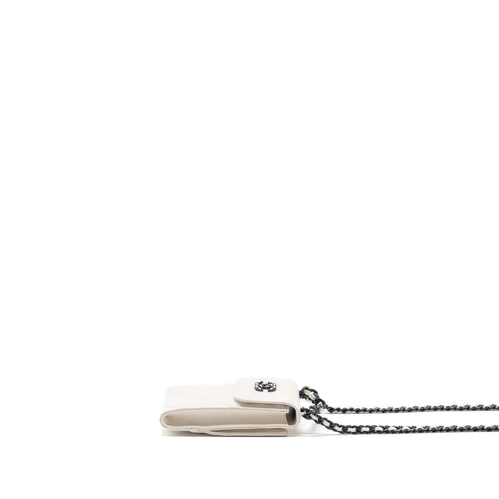 chanel-vertical-19-phone-case-lambskin-white-with-black-hardwaree-template