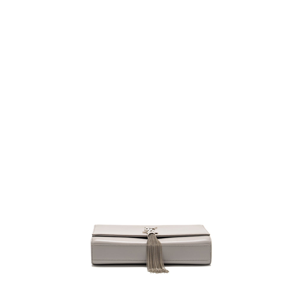 saint-laurent-ysl-medium-kate-bag-calfskin-grey-shw