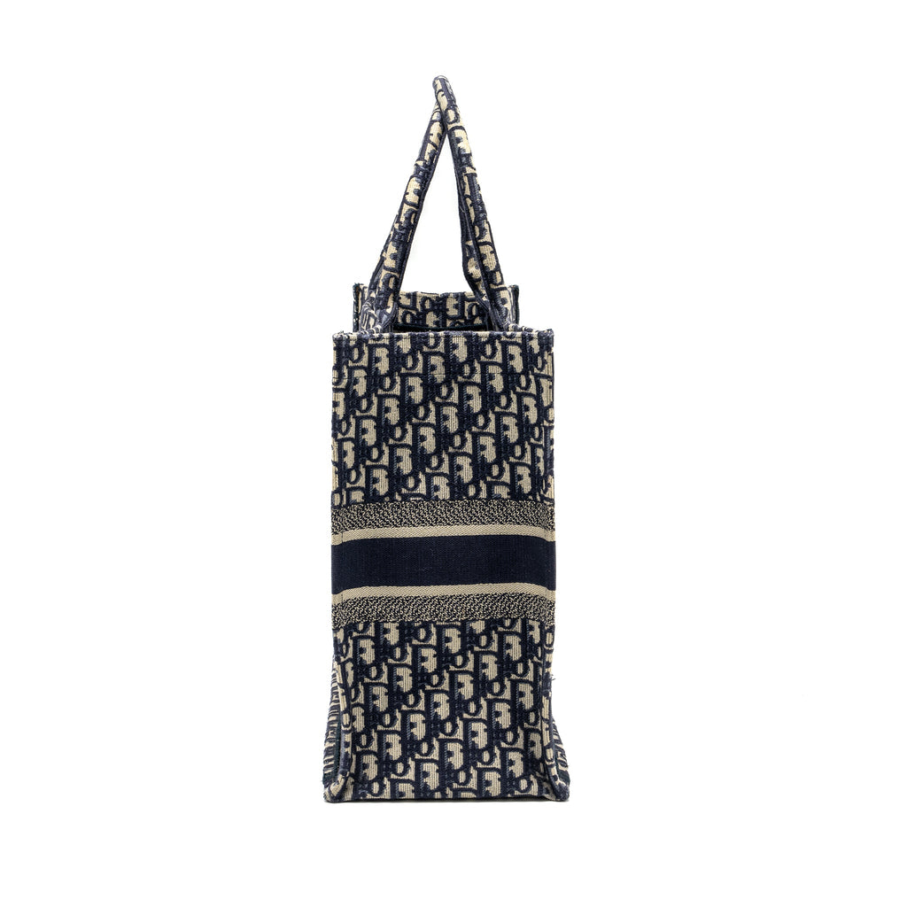 dior-large-book-tote-blue-oblique-embroidery-copy