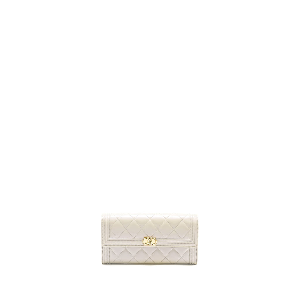 chanel-boy-long-wallet-patent-iridescent-light-grey-lghw