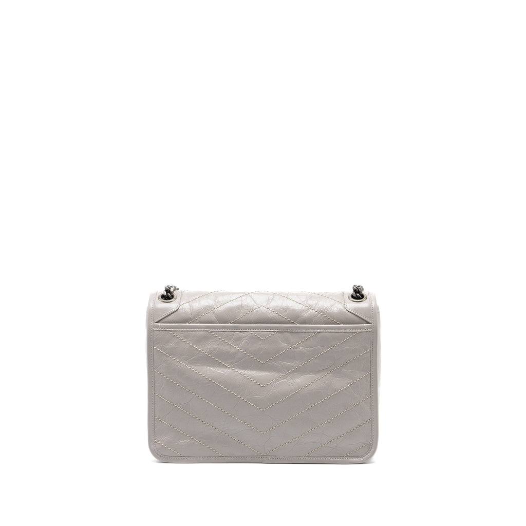 saint-laurent-medium-niki-bag-calfskin-grey-ruthenium-hardware